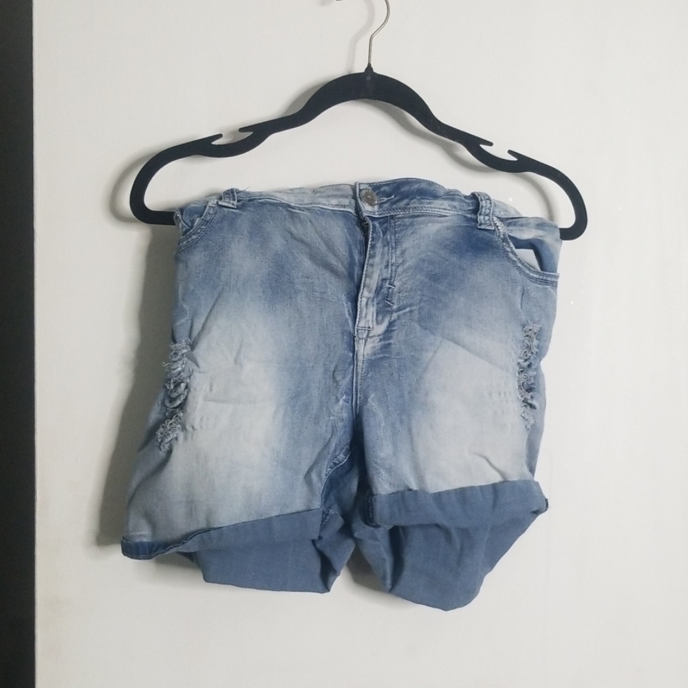 Distressed light denim shorts size 22